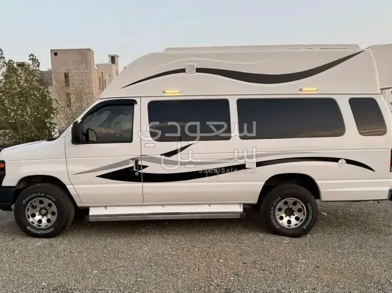 2013 فورد موتر هوم كارافان