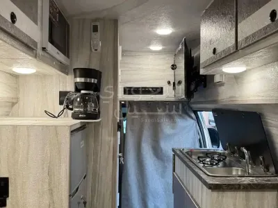 2013 فورد موتر هوم كارافان