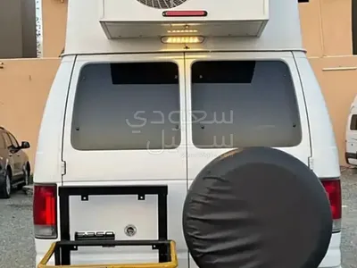 2013 فورد موتر هوم كارافان