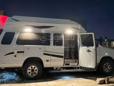 2013 فورد موتر هوم كارافان