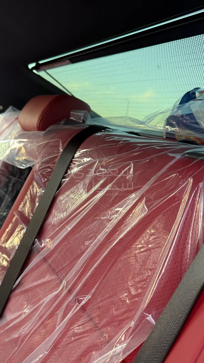 2025 لكزس آي إس 350 إف