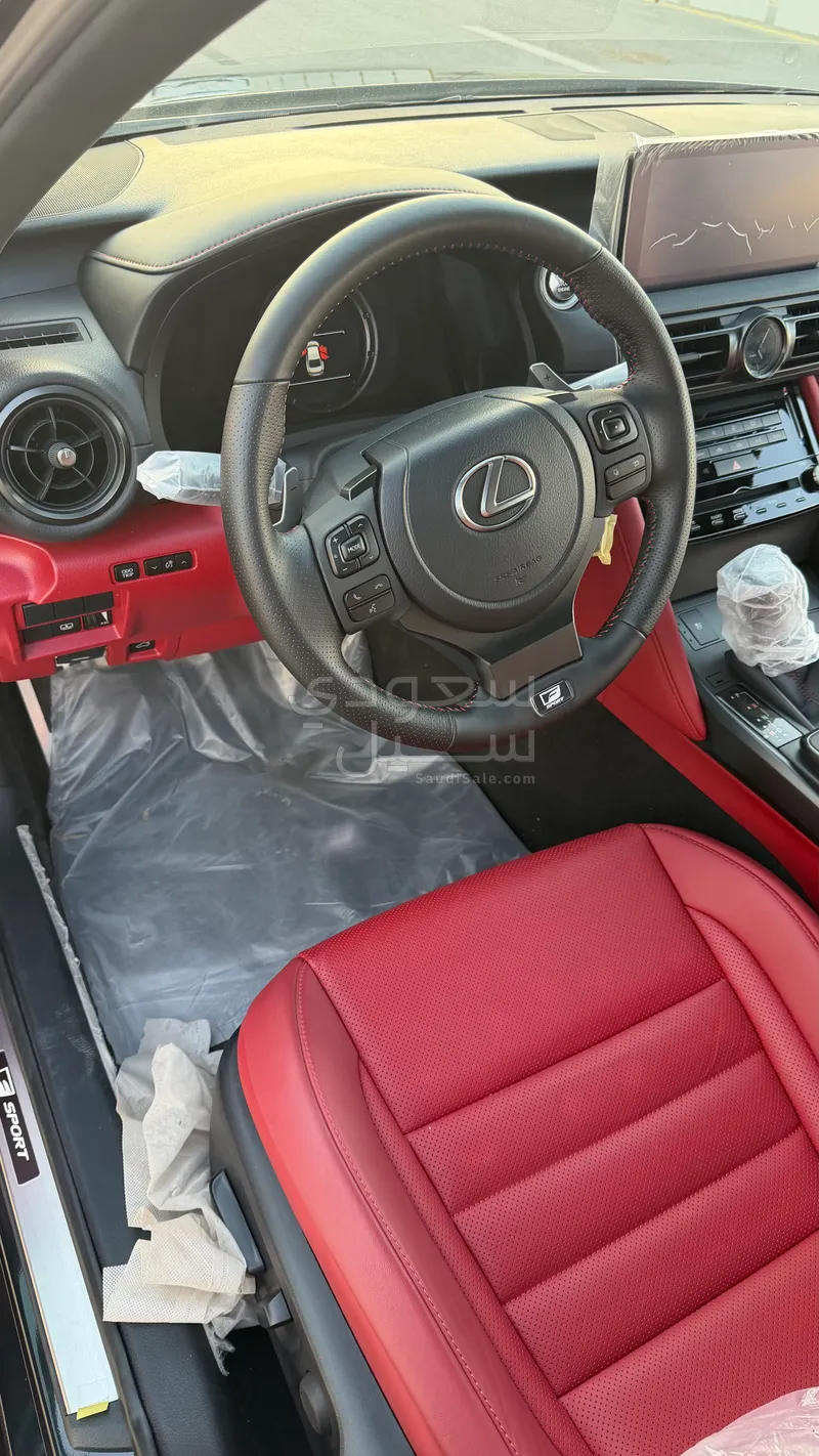 2025 لكزس آي إس 350 إف