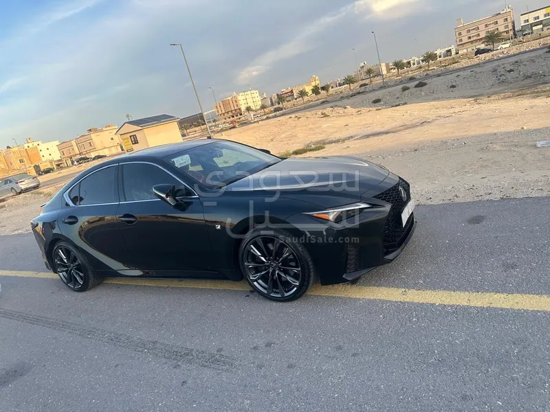 2025 لكزس آي إس 350 إف