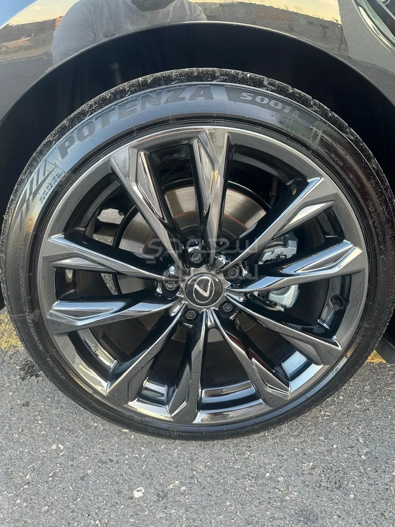 2025 لكزس آي إس 350 إف