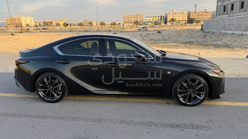 2025 لكزس آي إس 350 إف