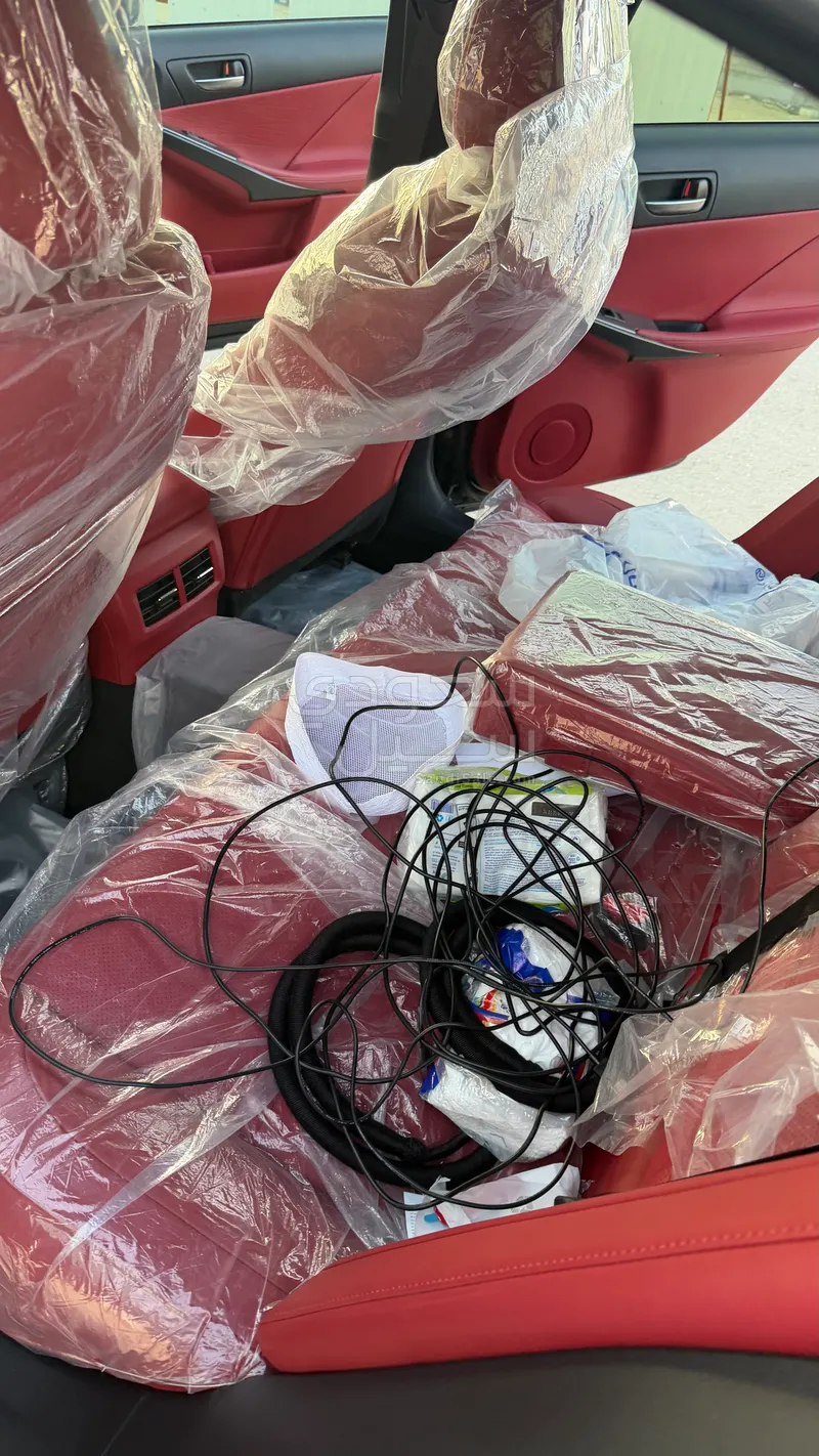 2025 لكزس آي إس 350 إف