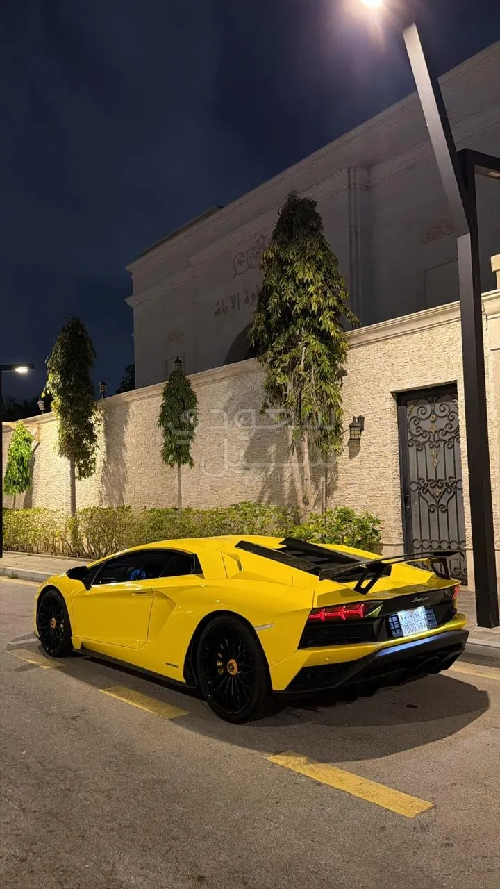 2018 لمبرجيني افنتادور اس