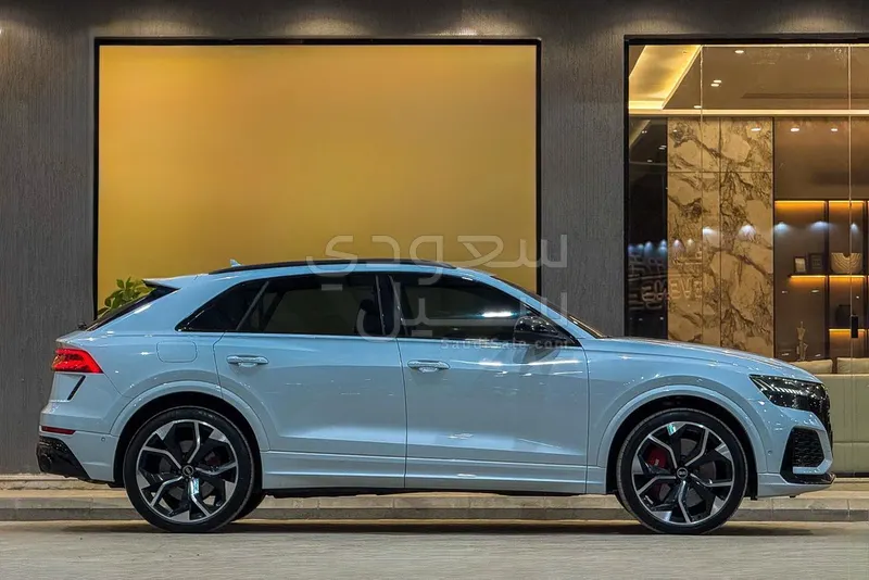 2021 اودي كيو 8 أر إس