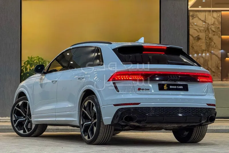 2021 اودي كيو 8 أر إس
