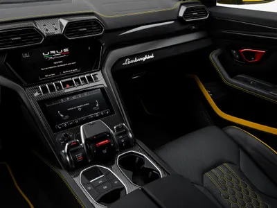 2023 لمبرجيني اوروس بيرفورمانتي