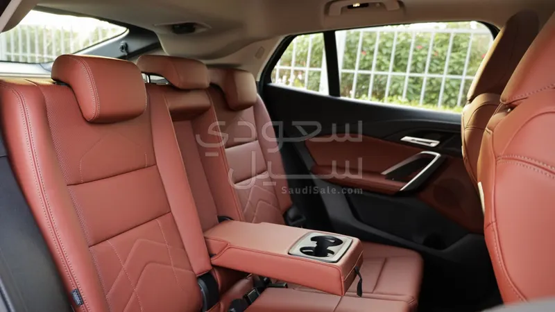 2025 بي ام دبليو الفئة اكس 2