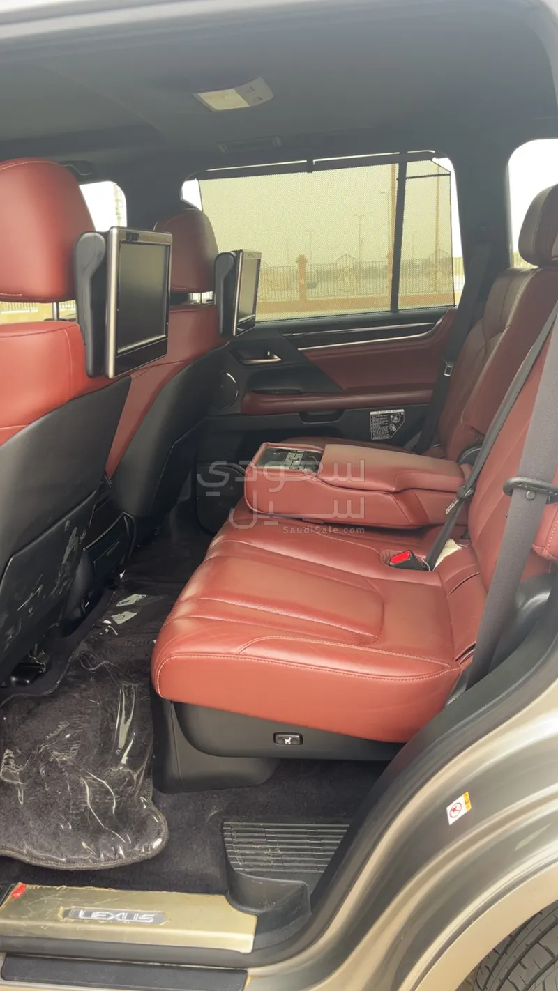 2016 لكزس إل إكس 570