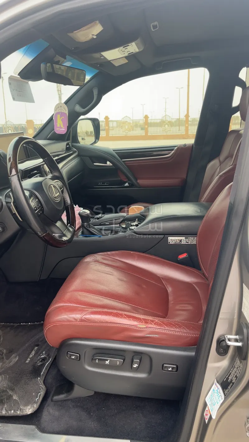 2016 لكزس إل إكس 570