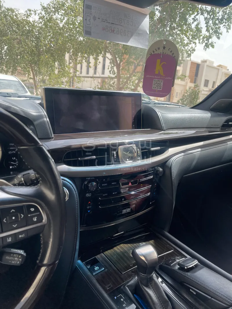 2016 لكزس إل إكس 570