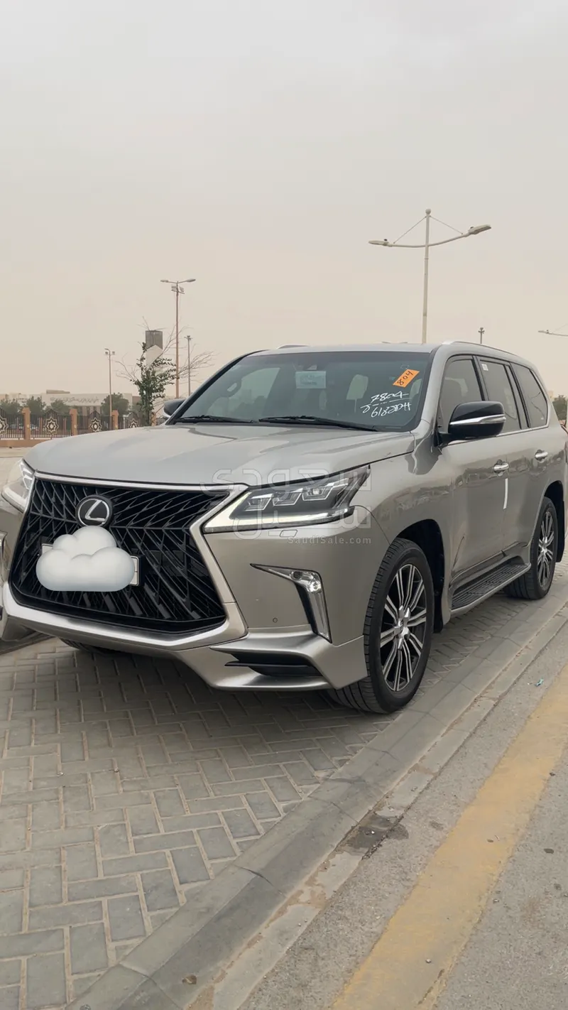 2016 لكزس إل إكس 570