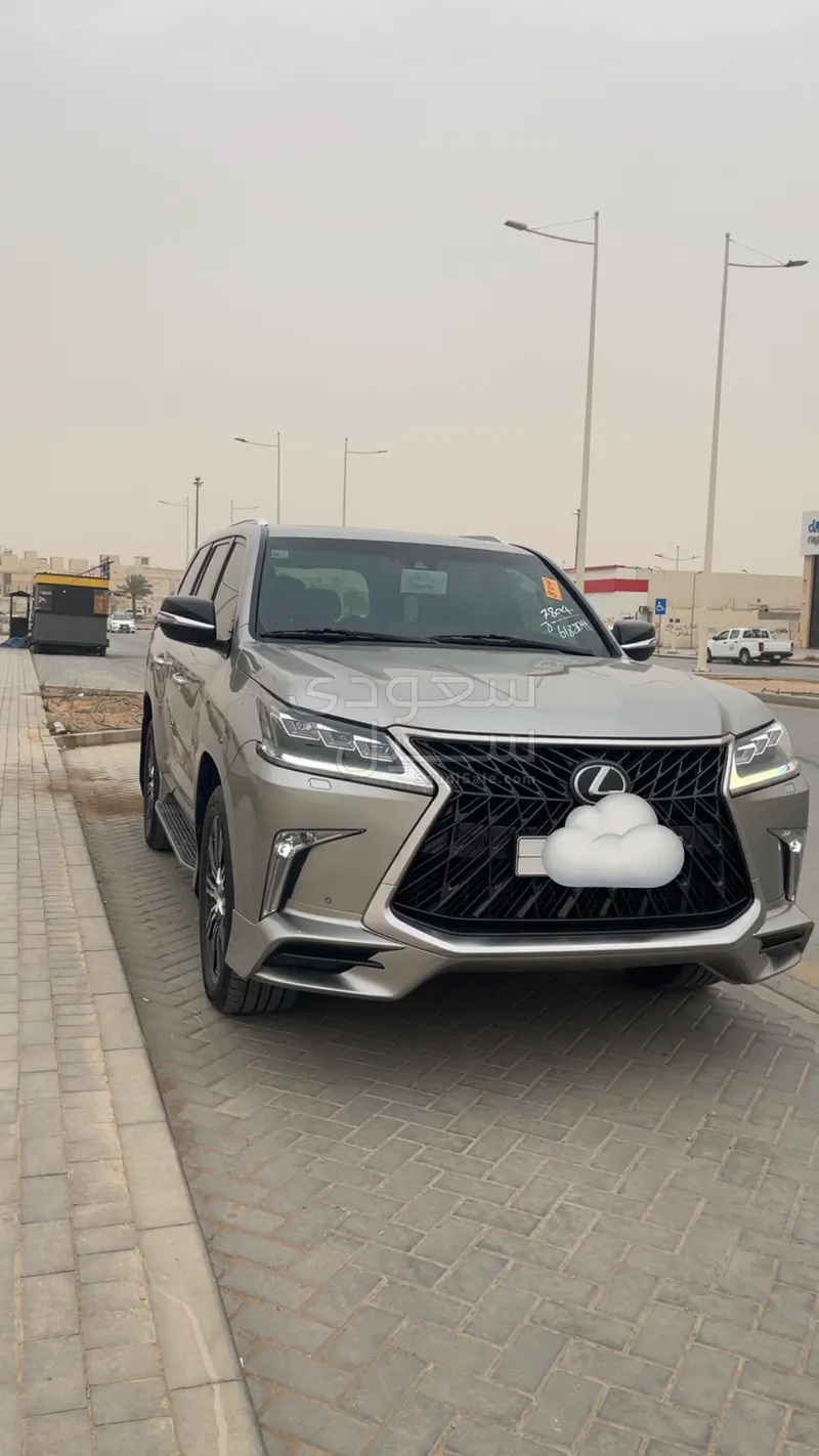 2016 لكزس إل إكس 570
