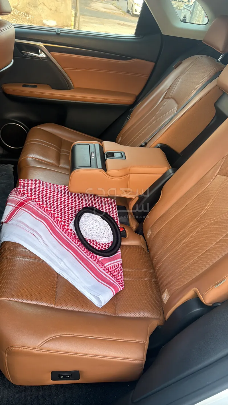 2021 لكزس أر إكس 350