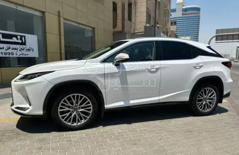 2021 لكزس أر إكس 350