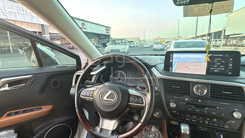 2021 لكزس أر إكس 350