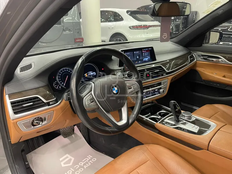 2018 بي ام دبليو الفئة السابعة 730 إل أي