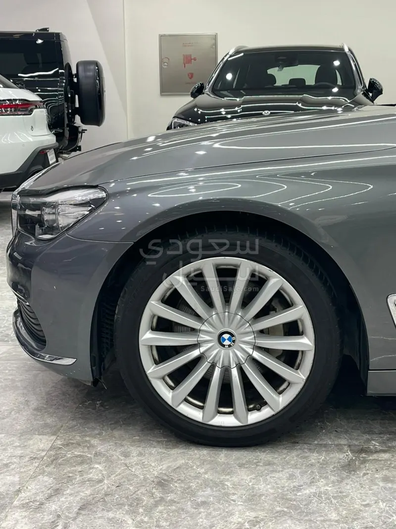 2018 بي ام دبليو الفئة السابعة 730 إل أي