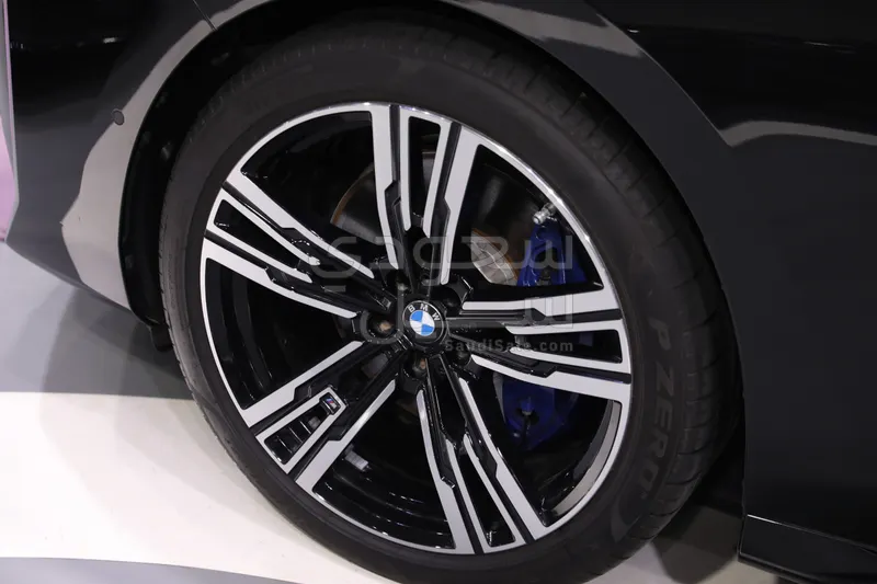 2026 بي ام دبليو الفئة السابعة 735أي