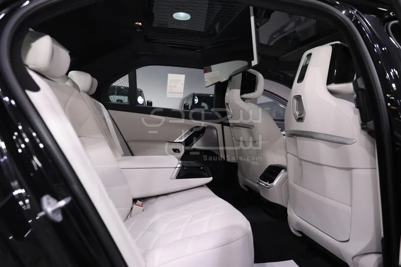 2026 بي ام دبليو الفئة السابعة 735أي