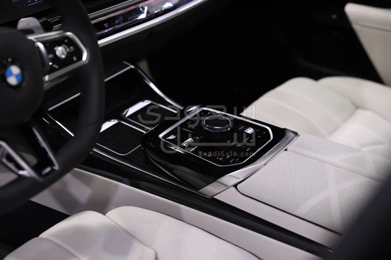 2026 بي ام دبليو الفئة السابعة 735أي