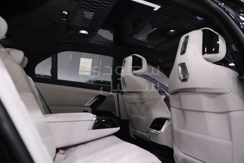 2026 بي ام دبليو الفئة السابعة 735أي