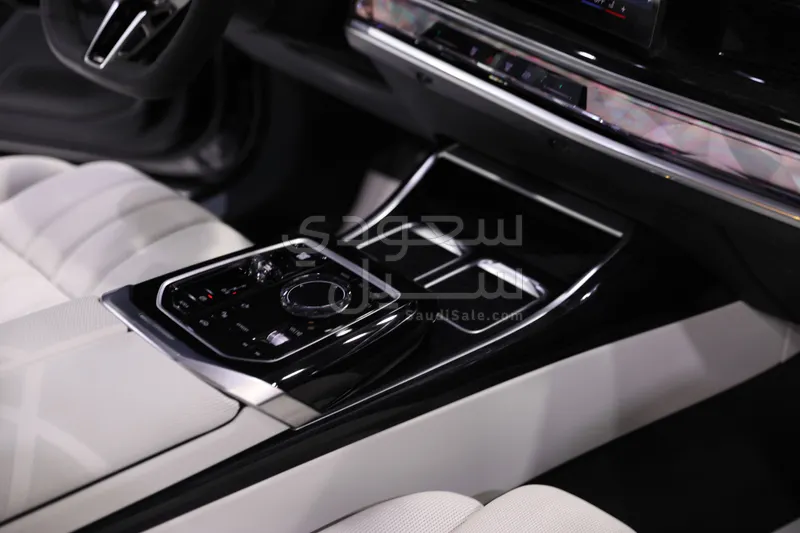 2026 بي ام دبليو الفئة السابعة 735أي