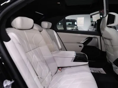 2026 بي ام دبليو الفئة السابعة 735أي