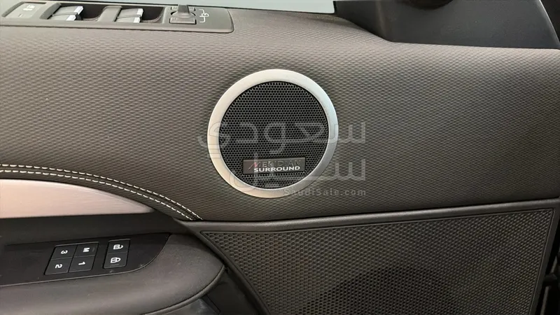 2025 لاند روفر ديسكفري