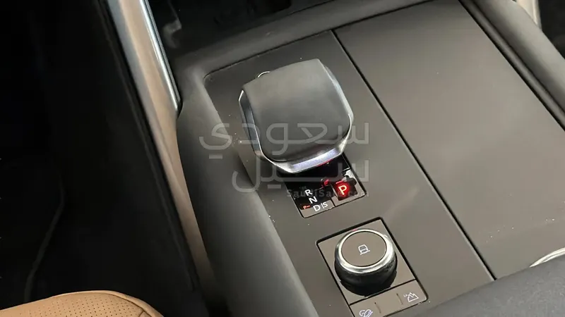 2025 لاند روفر ديسكفري