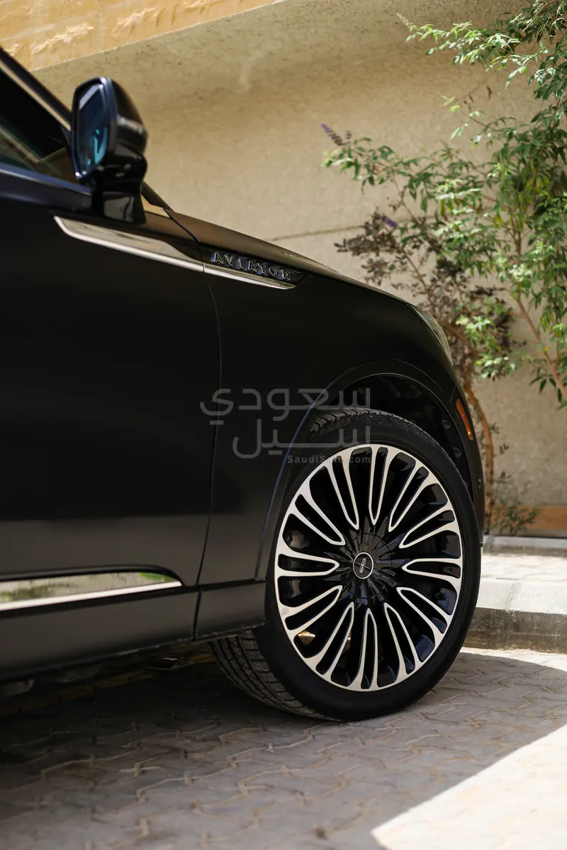 2023 لنكولن افياتور