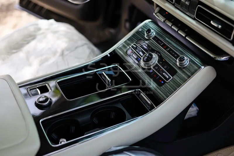 2023 لنكولن افياتور