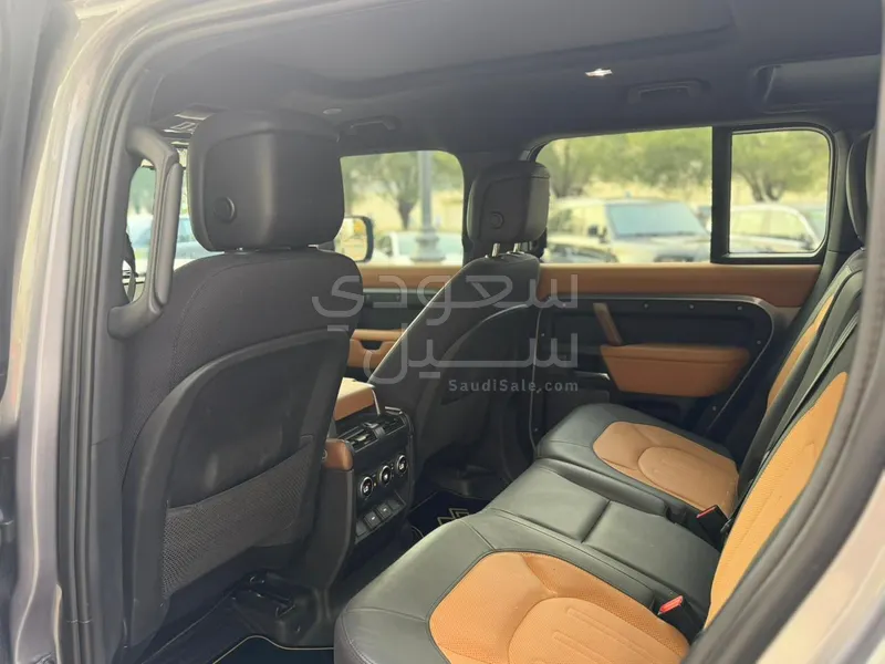 2023 لاند روفر ديفيندر اكس 110