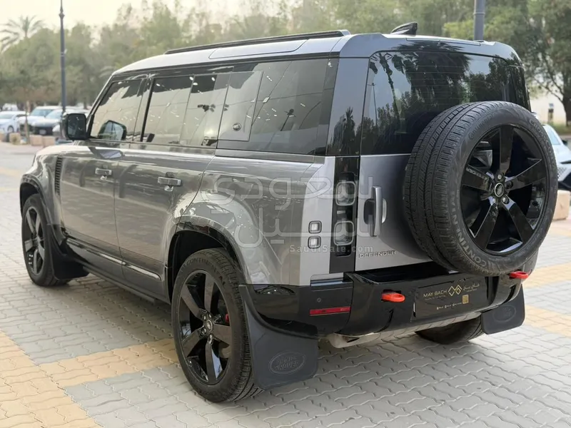 2023 لاند روفر ديفيندر اكس 110