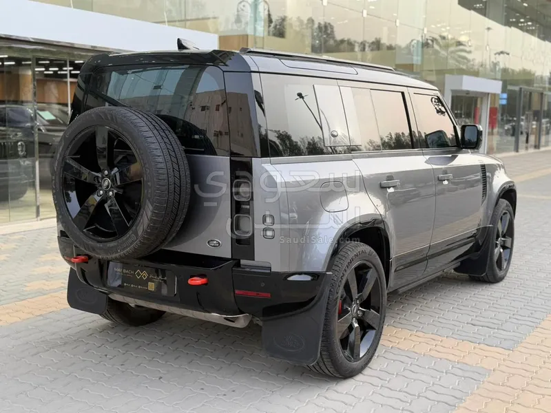 2023 لاند روفر ديفيندر اكس 110