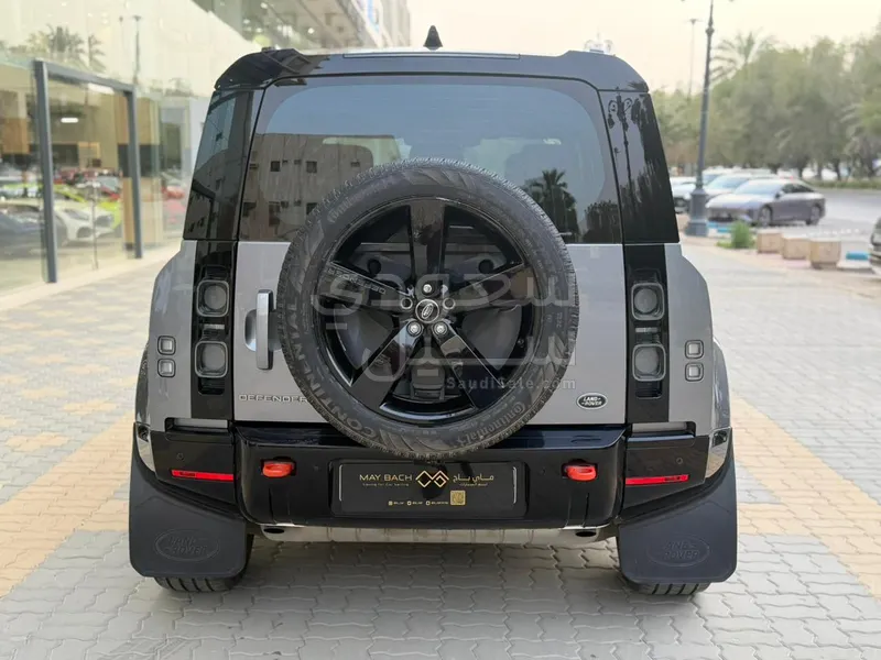 2023 لاند روفر ديفيندر اكس 110