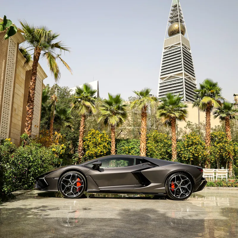 2025 لمبرجيني ريفويلتو