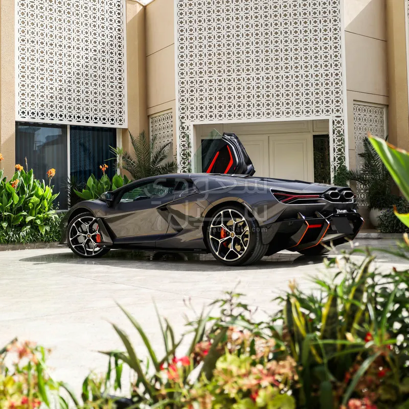 2025 لمبرجيني ريفويلتو