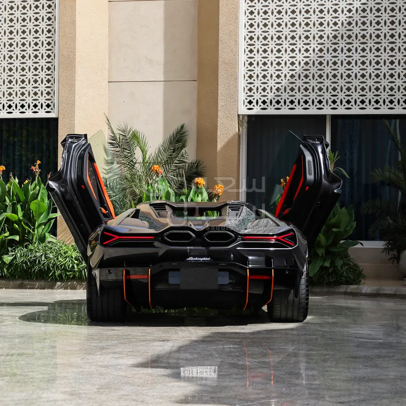 2025 لمبرجيني ريفويلتو