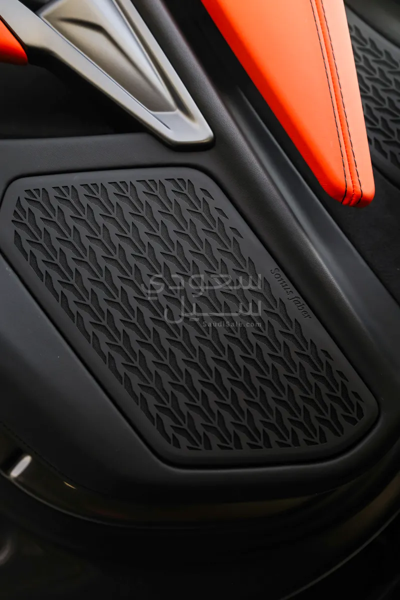 2025 لمبرجيني ريفويلتو