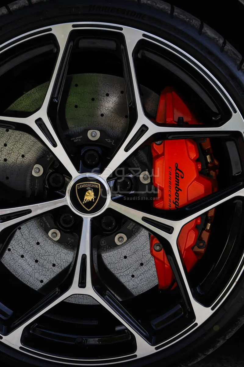 2025 لمبرجيني ريفويلتو