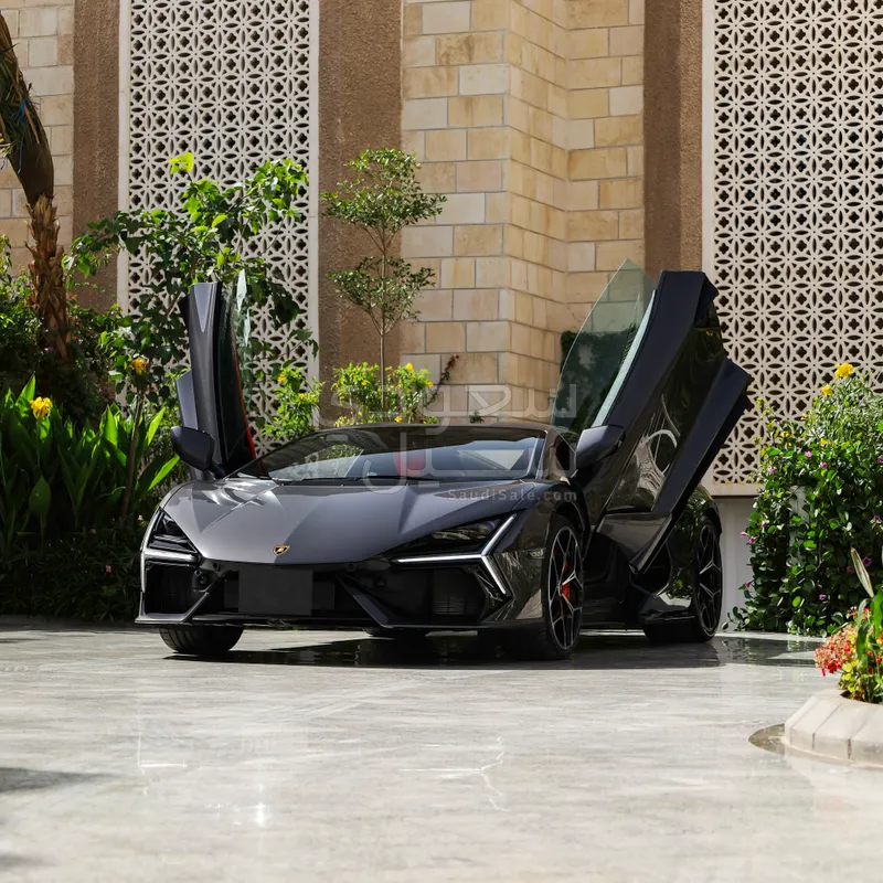 2025 لمبرجيني ريفويلتو