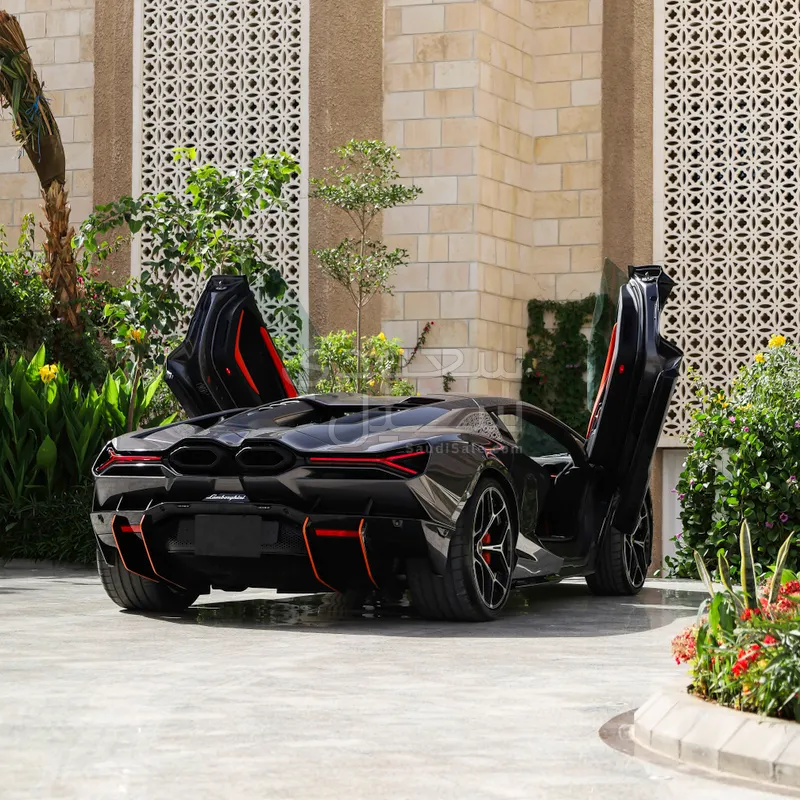 2025 لمبرجيني ريفويلتو