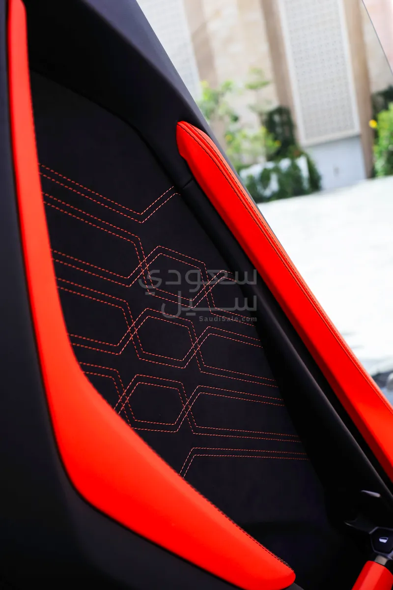 2025 لمبرجيني ريفويلتو