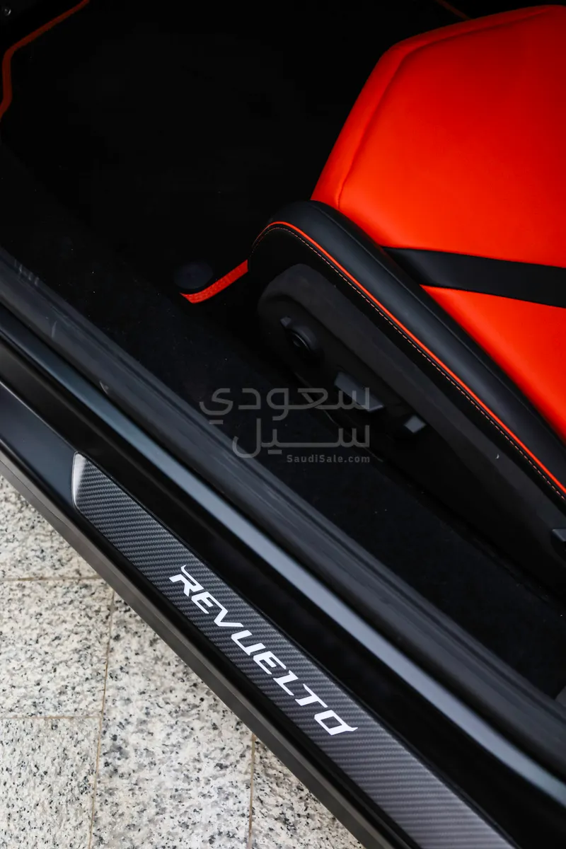 2025 لمبرجيني ريفويلتو