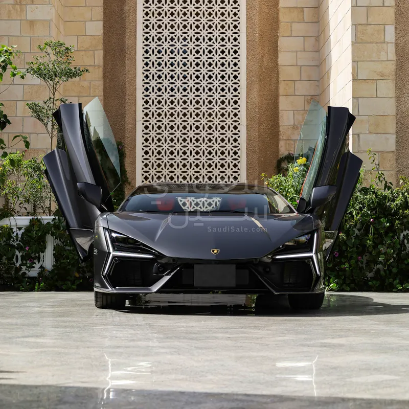 2025 لمبرجيني ريفويلتو