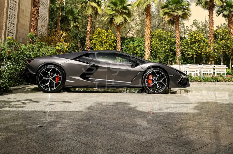 2025 Lamborghini Revuelto